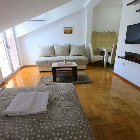 Apartman Zenit วรินรัชกา บานยา ภายนอก รูปภาพ