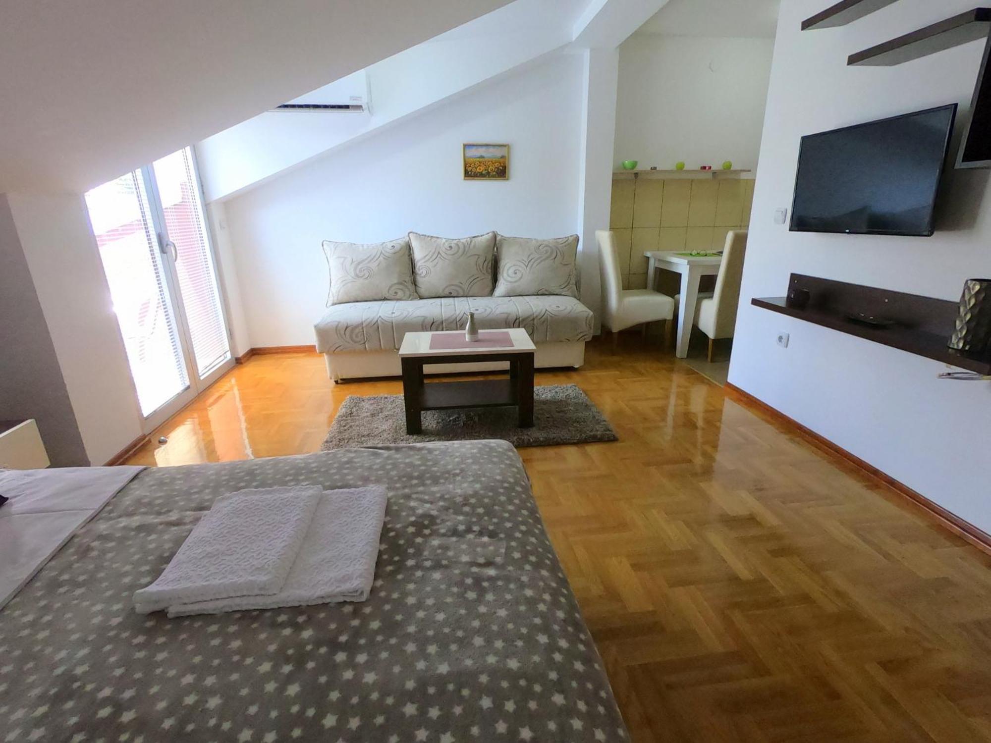 Apartman Zenit วรินรัชกา บานยา ภายนอก รูปภาพ