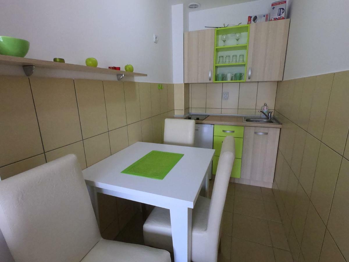 Apartman Zenit วรินรัชกา บานยา ภายนอก รูปภาพ